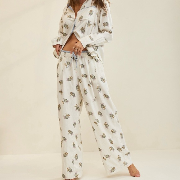 Aerie Cindy Lou Who Grinch Pajama Pants NWT Best Seller - Picture 8 of 9